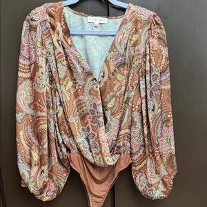 Flying Tomato gorgeous Brown toned  Paisley Bodysuit. Sz Small .